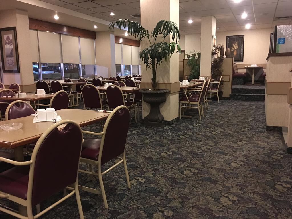 St. Albert Inn & Suites Saint Albert Exteriör bild