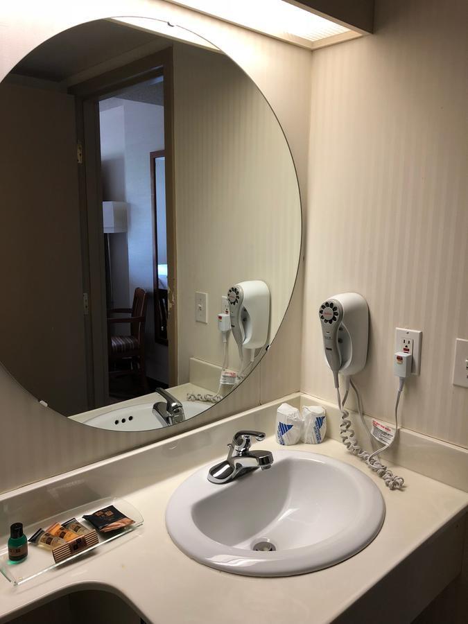 St. Albert Inn & Suites Saint Albert Exteriör bild