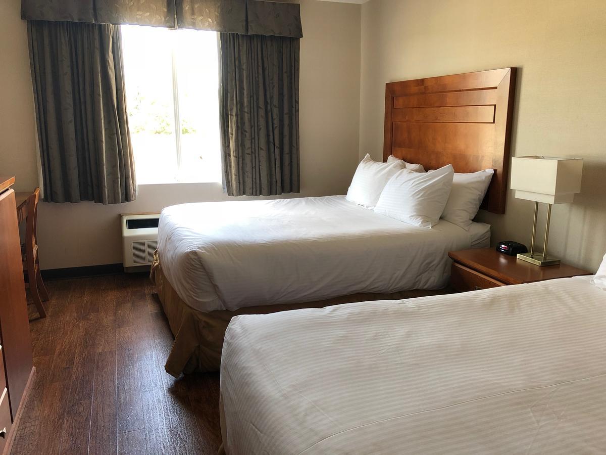 St. Albert Inn & Suites Saint Albert Exteriör bild